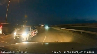 Dairəyə əks istiqamətdən girən sürücü maşınların qarşısına “ruh” kimi çıxdı   - VİDEO