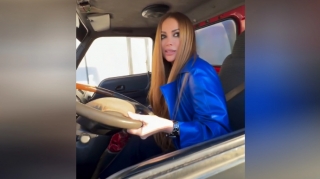 Nigar Camal Bakıda yük maşını sürdü - VİDEO