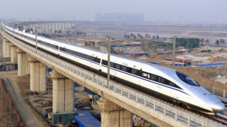 Qatarda yanğın törədib, 15 nəfəri bıçaqladı   - VİDEO