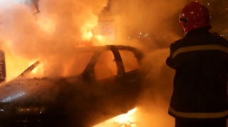 Rusiyada polis kapitanı üç xidməti maşını yandırdı - FOTO 