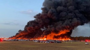 Avtodayanacaqda yanğın: 3500-dən çox avtomobil yandı - VİDEO