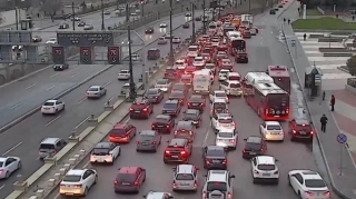 Bakının bir sıra yollarında nəqliyyatın sıxlığı yaranıb 