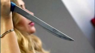 Spirtli içki ailə faciəsinə səbəb oldu: Ərini bıçaqlayaraq öldürdü - VİDEO 