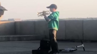 Anasının arzusu üçün pul toplayan 12 yaşlı məktəbli  sosial şəbəkədə məşhurlaşdı  - VİDEO  - FOTO