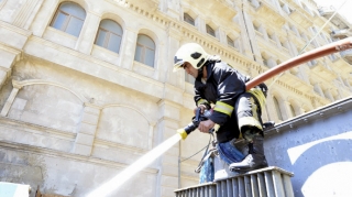 Şabranda sərnişin avtobusu yanıb