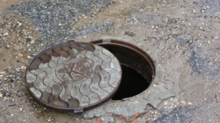 Ağzı açıq kanalizasiya quyuları təhlükə saçır - AÇIQLAMA 