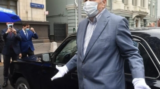 Partiya lideri koronavirus əleyhinə peyvənd olundu