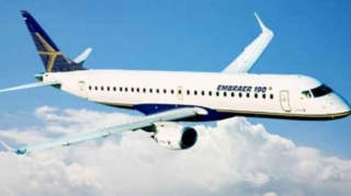 Hava limanında tornado 3 təlim təyyarəsini aşırdı 