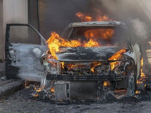 Avtomobil partladıldı: 5 ölü