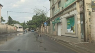 Bu yolda kanalizasiya quyusunun qapağı TƏHLÜKƏLİ VƏZİYYƏT YARADIB   - FOTO