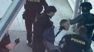 AZAL təyyarəsinə qanunsuz girmək istəyən belə saxlanılıb - ANBAAN VİDEO 