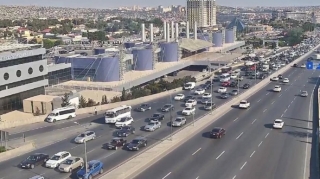 Bakının bəzi yollarında tıxac yaranıb – SİYAHI 