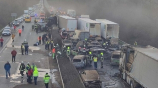 42 avtomobil toqquşdu: 19 maşın yandı, 36 nəfər...   - FOTO