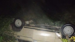 В Хачмазе автомобиль упал с моста, есть пострадавшие  - ФОТО