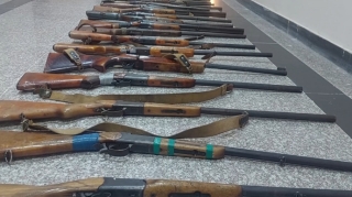 Gəncədə qanunsuz saxlanılan silahlar polisə könüllü təhvil verilib   - FOTO - VİDEO