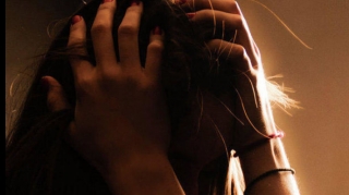 Azərbaycanda kişinin azyaşlı qızına işgəncə verməsinin görüntüləri - ANBAAN  - VİDEO