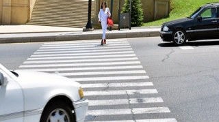 Gəncədə maşın piyadanı vurub 