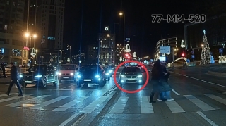 "BMW" sürücüsü ən təhlükəli qaydaları pozdu: 7 bal 250 manat  - VİDEO