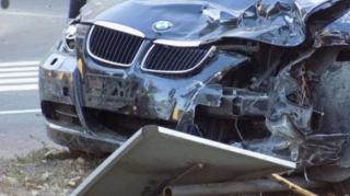 В Баку BMW врезался в стену: погиб водитель 