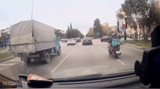 Sağa dönmə zamanı avtobus zolaqlarında qəzaya düşə bilərsiniz - XƏBƏRDAQLIQ  