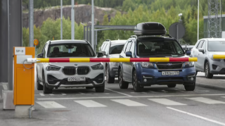 Latviyada müsadirə olunan Rusiya maşınları Ukraynaya veriləcək - QANUN 