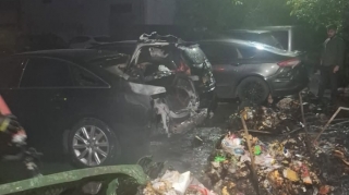 Bakıda yaşayış kompleksinin həyətində 4 avtomobil yandı - FOTO - YENİLƏNİB