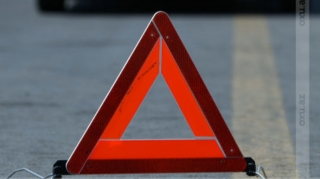 Bakıda avtomobil piyadanı vurdu