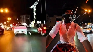 Sürücünün yola atdığı közərmiş siqaret kötüyü motosikletçinin üzərinə düşdü   - VİDEO