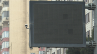 Yollardakı vəziyyəti göstərməli olan məlumat lövhələri niyə işləmir?  - VİDEO