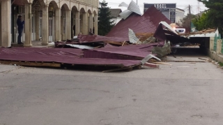 Güclü külək bir sıra rayonlarda elektrik enerjisi verilişində fasilələrə səbəb olub  - FOTO