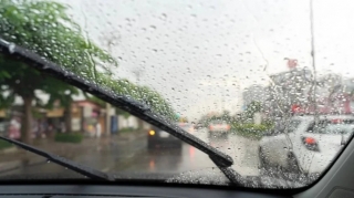 Maşının şüşələrinin tərləməməsi üçün ən qənaətcil üsul tapılıb – FOTO 