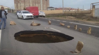 Yeni çəkilən yol çökdü - FOTO