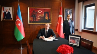 İlham Əliyev Türkiyə səfirliyində olub, başsağlığı verib - YENİLƏNİB   - FOTO