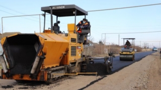 Neftçalada yolların əsaslı təmiri davam edir   - FOTO