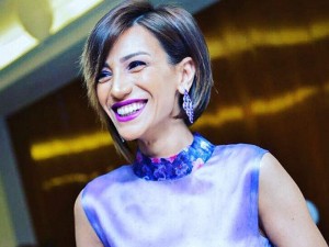 Röya bahalı avtomobilində poz verdi - FOTO