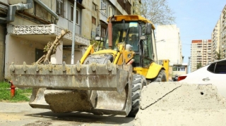 В Баку устраняются искусственные заграждения на въездах и выездах из дворов  - ФОТО