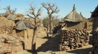 Toy zamanı kəndə hücum: 100-ə yaxın şəxs qətlə yetirildi 