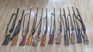Qanunsuz saxlanılan 5 avtomat, 23 tüfəng tapıldı 