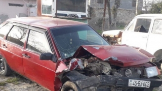 Kürdəmirdə minik və yük avtomobili toqquşub, xəsarət alan var   - FOTO
