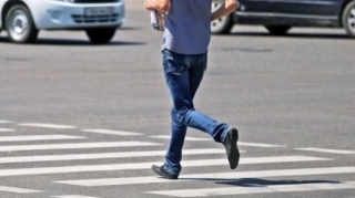 Abşeronda avtomobil piyadanı vurub