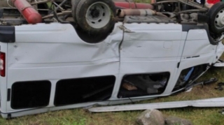 “Kalina” ilə toqquşan “Qazel” çevrildi;  13 nəfər xəsarət aldı - FOTOLAR  