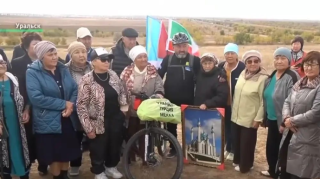 65 yaşlı qazaxıstanlı Məkkəyə velosipedlə gedib qayıtdı 