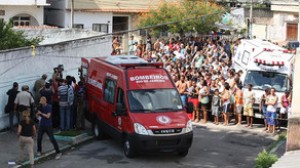 Sürücü avtomobili insanların üzərinə sürdü: 15 yaralı - VİDEO