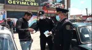 Xaçmazda polislər vətəndaşlara tibbi maskalar paylayıb - FOTO