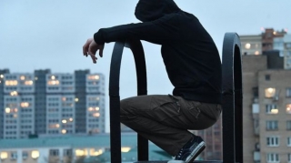 Novxanıda 20 yaşlı gənc özünü asıb