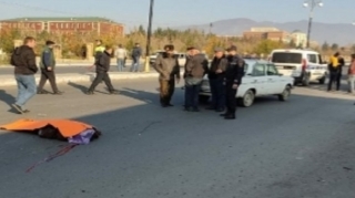 Bərdədə avtomobil iki qadını vurub, ölən var 