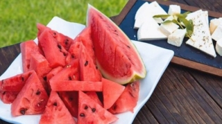 Səhiyyə Nazirliyi:  “Dəniz kənarında qarpız və pendir yeyilməsi yaxşı olardı”