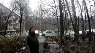 Gözləri zəif görür, vəsiqəsi də yoxdur – Qadını maşınla vurub asfaltda sürüdü - VİDEO 