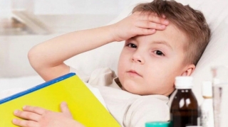 Azərbaycanda qızdırma dərmanları qıtlığı -  Uşaqlara verməyə dərman tapılmır