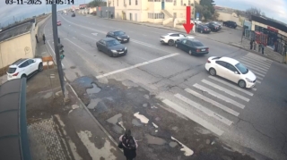 Üç saniyə vaxt qazanmaq istəyən sürücü ağır qəzaya düşdü  - VİDEO